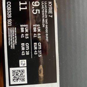 Size 9.5 Men's Kyrie 7 Basketball Shoes